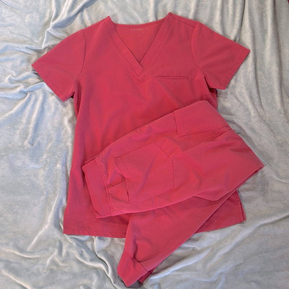 MANDALA Jaipur Pink Jogger Scrub Set (XS)